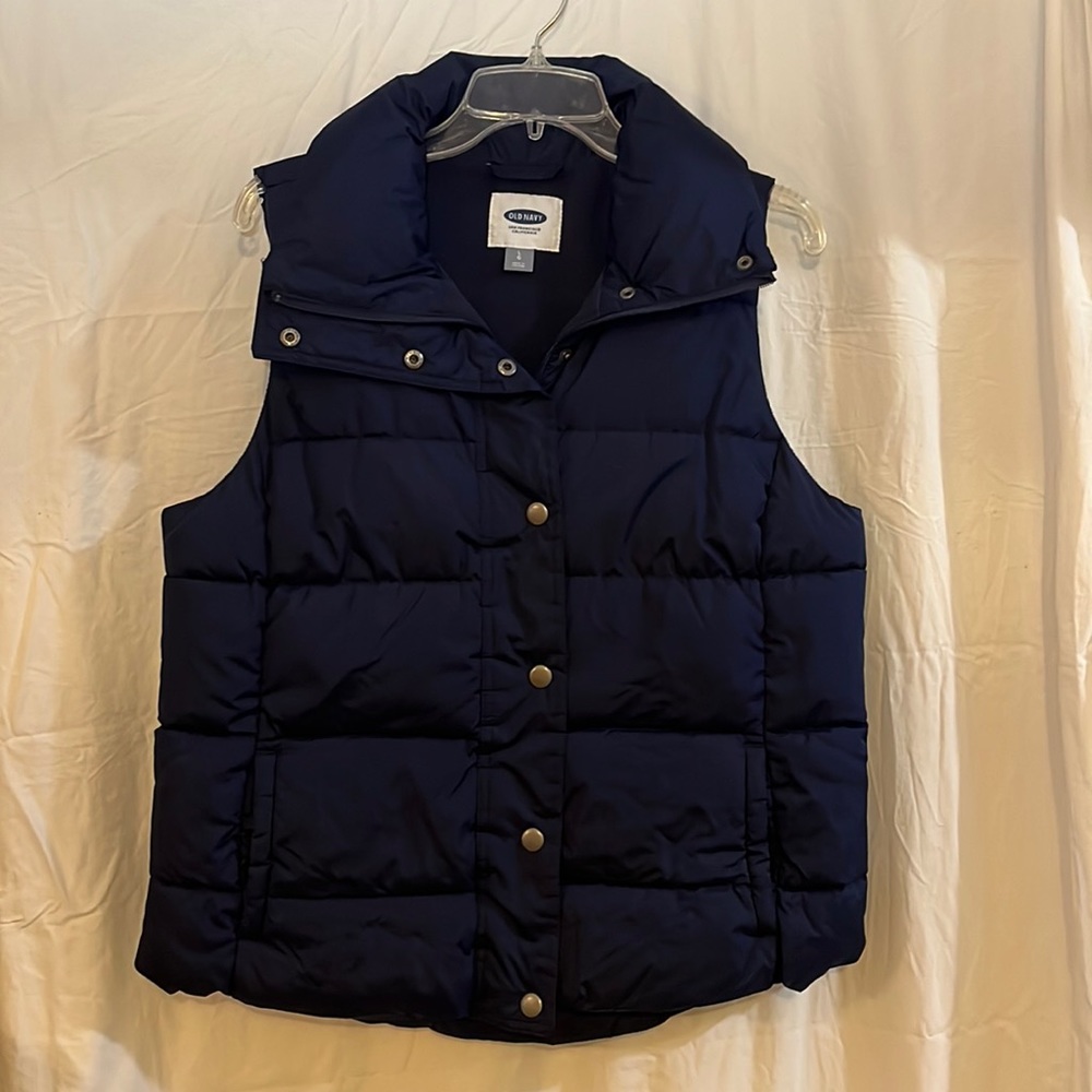 Old Navy puffer vest in Navy blue size Large